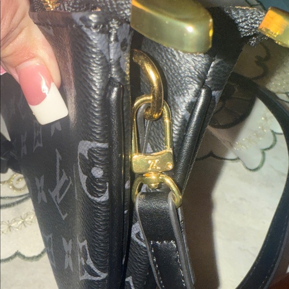 Louis Vuitton Black Monogram Clutch - Picture 3 of 7